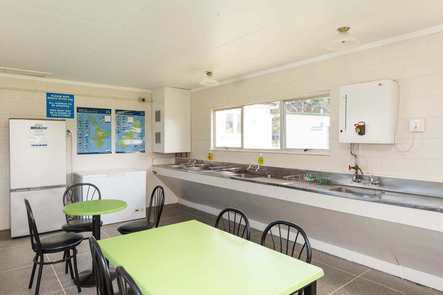 Foxton Beach TOP 10 Holiday Park Exterior foto